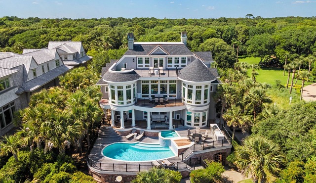 Luxury Oceanfront home, pool, hot tub