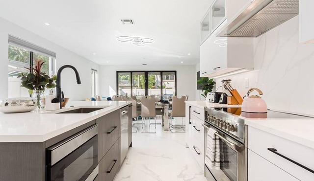 Luxury Paradise Walk to Las Olas -5 Mins to Beach