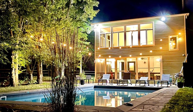 Luxury School House Retreat With Pool & Sauna - 1HR from NYC