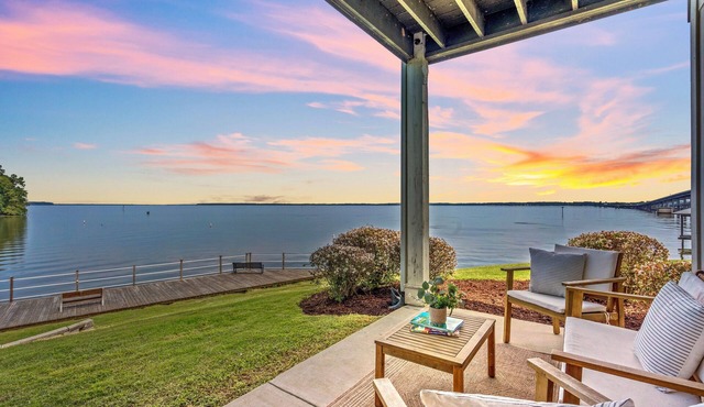 LuxuryGrndFloorCornerLakeViewPoolGolfFishBoatParks