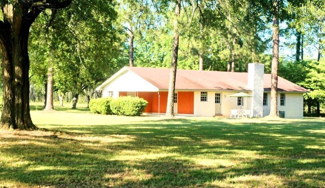 Magnificent Three-Bedroom Cottage Rental near Downtown Bainbridge, Georgia