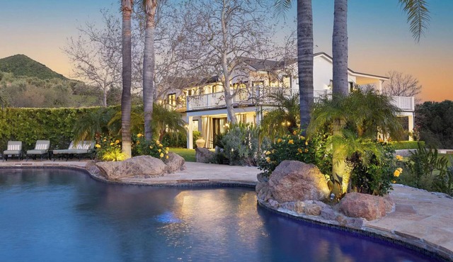 Malibu Villa with breathtaking Views and giant artesian pool