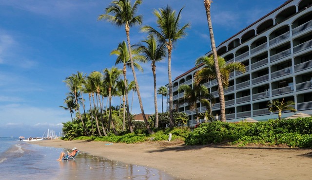 MAUI LAHAINA SHORES #105 OCEAN-BEACH FRONT SUITE 1 BED, 2 BATH GROUND FLOOR