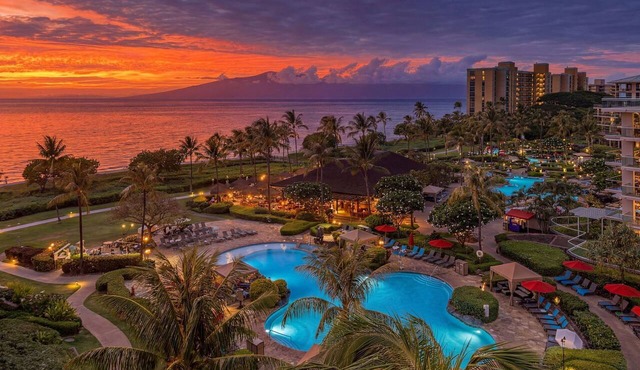 Maui Resort Rentals: Hokulani 605 – Premier 6th-Floor Oceanview Penthouse | Closest 2BR Column to the Ocean!