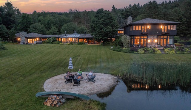 Meadowstone Manor Stowe, VT -14 BR Private Manor, 30 Acre - Book Now!