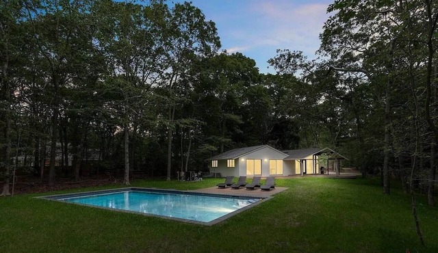 Mid-Century Modern Amagansett Ranch Style Home - 4 Min Drive to Beach