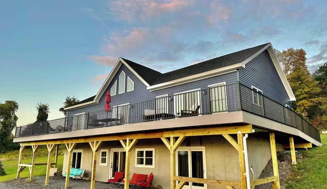 Million Dollar Catskill Mountain Sunset Views - 6 Miles from Hudson Warren St.
