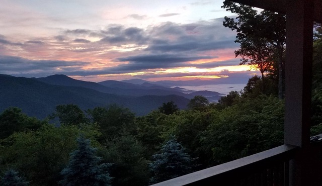 Million $$ Home, Elevator, View of Big Bald, Hot Tub, Sleeps up to 12