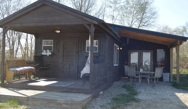 Minutes from Pymatuning, Cabin by the Pond