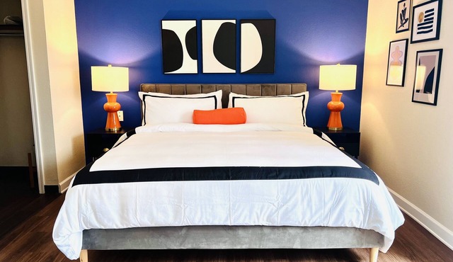 Mod KING Studio Apartment w/private covered patio