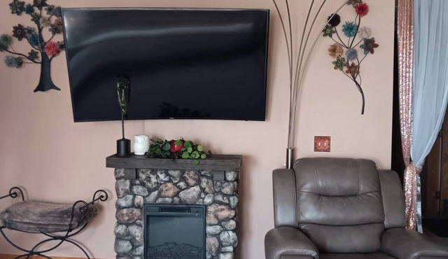 Modern 2-Bedroom Condo in Warren