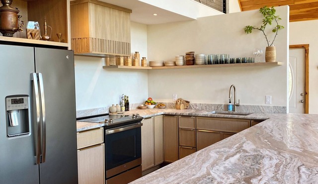 Modern A-Frame Cabin, Sleeps 12, Cedar Hot Tub, Game Room, Fishing Pond, Views