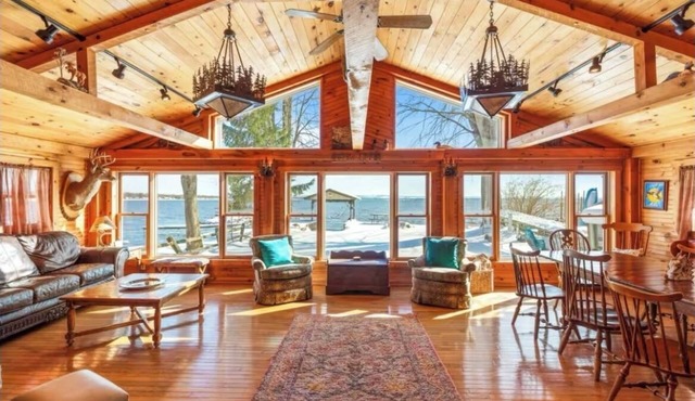 Modern Adirondack Style Lodge: Lakefront Bliss, 2 miles to Sylvan Beach