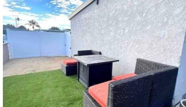 Modern, Comfortable 3bd w/Backyard Space & Grill