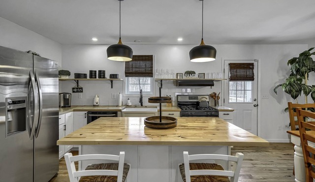 MODERN FARMHOUSE HOME ON 5-ACRE DREAM PROPERTY
