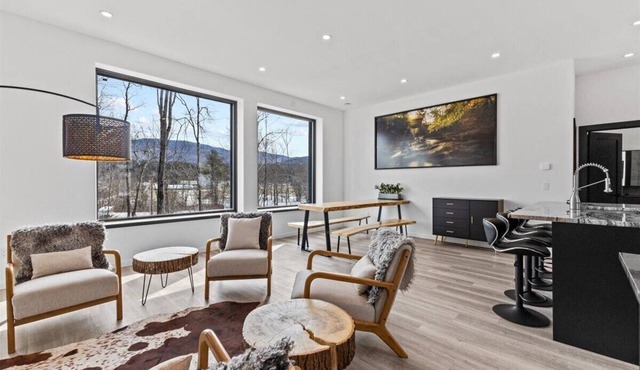 Modern Hideaway Chefs Kitchen & Sauna 15min to Ski