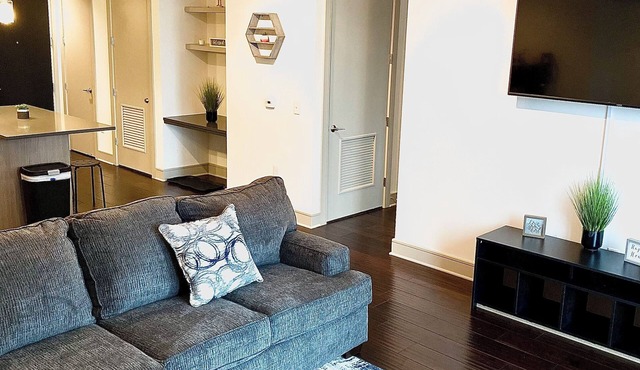 Modern Hollywood Hideaway - Steps from Walk of Fame!