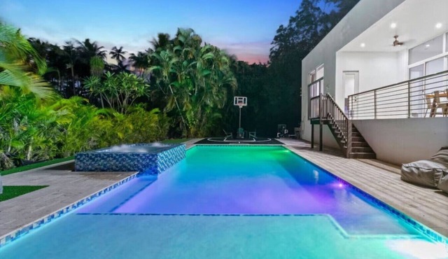 Modern Luxe 2021Built Heated Pool/Jacuzzi/Gameroom