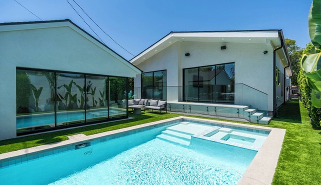Modern Poolside Paradise in Sherman Oaks