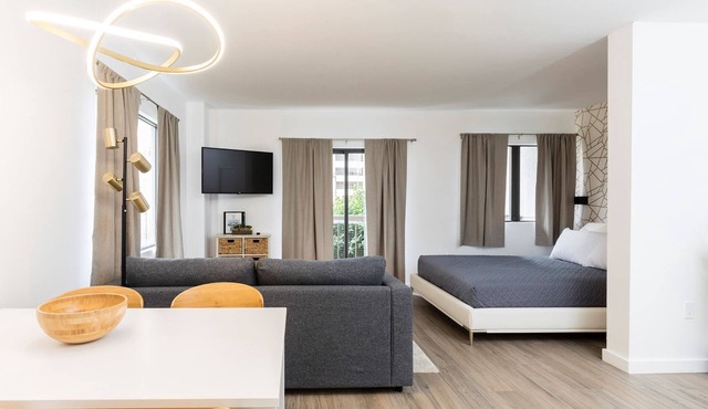 Modern Studio on I-Drive - pool + parking included