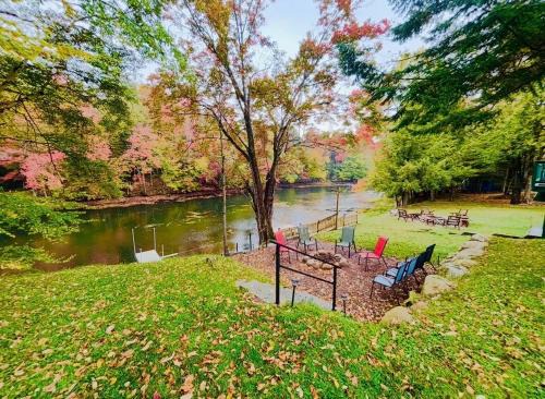 Moose Riverside Bungalow 3BR Home Old Forge NY