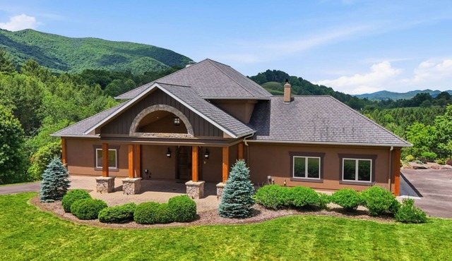 Mount Ever After-Mountain home with hot tub, game room, and views