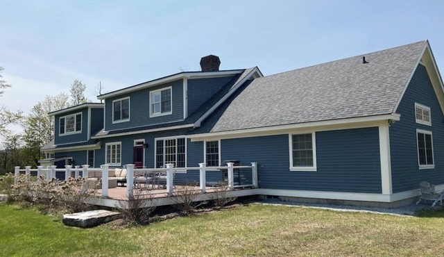 Mountain view home with large yard, lovely deck, pool table & fireplace