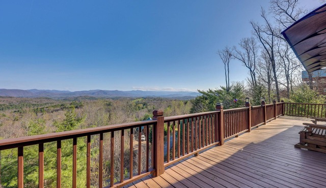 Mountain-View Murphy Cabin w/Shared Fire Pit