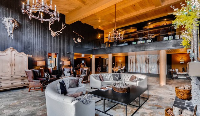 Mountain villa with fabulous shared amenities & fireplace - ski-in/ski-out