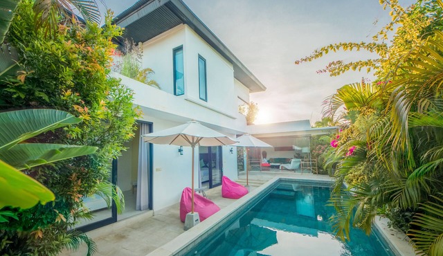 MUST STAY ❀ 3 BR VILLA❀ POOL❀ WALK TO BEACH