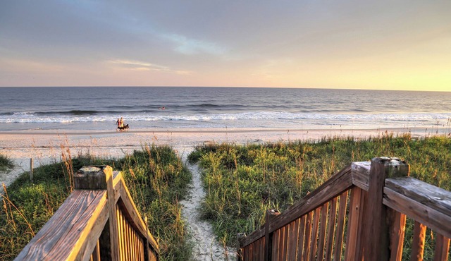 NEW Coastal Retreat Fire Pit Golf Escape 3 mi to Holden Beach Sleeps 6