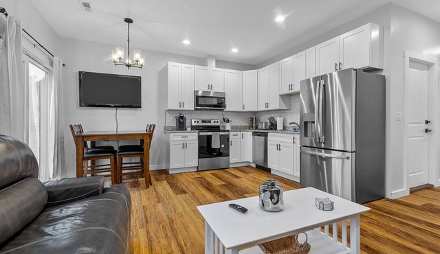 New duplex; sleeps 6! Pet friendly! Perfect for professionals and families!
