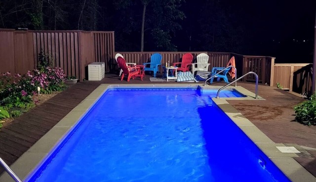 New! HT Pool Long Range Views Sleeps12 Location 99