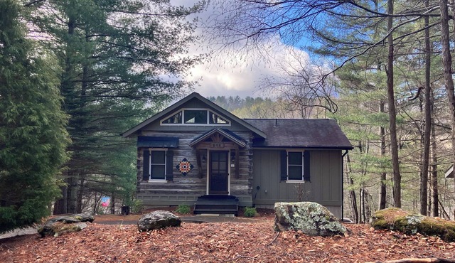 New River, Ashe County, secluded log cabin, West Jefferson area