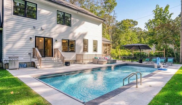 Newly Constructed Modern Vacation Villa Minutes to some of the best.