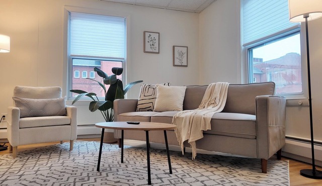 Newly Refreshed 3bd Spacious Unit Minutes from 290
