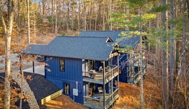 Newly Remodeled King Ensuite Cozy Chalet