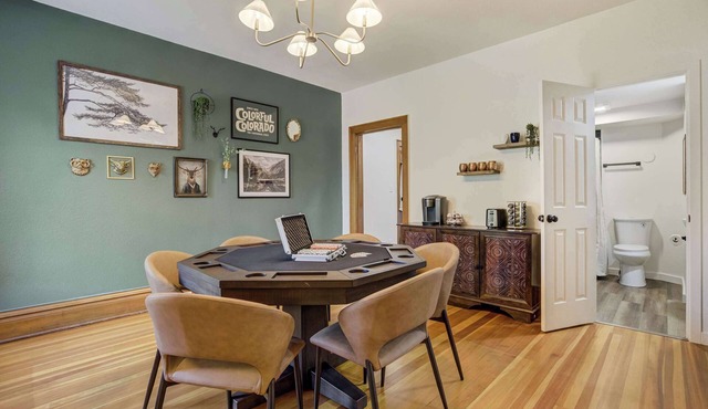 Noble Crest! Apartment w/Poker Table & Hot Tub