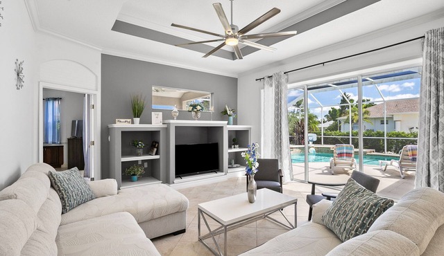 Oasis Home/Heated Pool/Fenced Big Yard/Pet Friendly