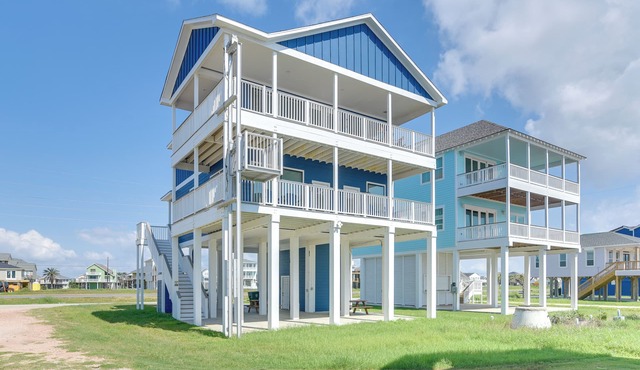 Ocean Views, Steps to Sand! Coastal Galveston Gem