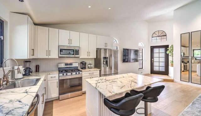 Old Mill | Chic Modern Bungalow in Green Valley!