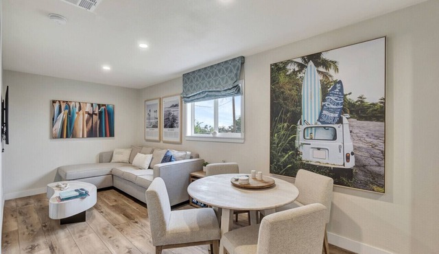 ON Avenida Del Mar- Heart of Downtown- 10 minute WALK to the Pier! Parking!