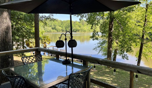 ON THE LAKE Romantic Cottage for 2, Lake Panoramic views - Pet friendly!