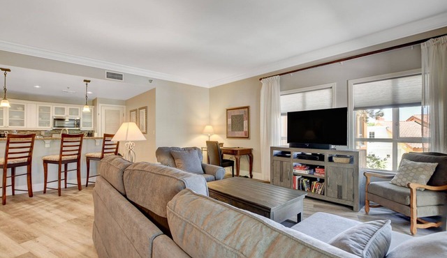 OVER-SIZED 2 BR PATIO UNIT STEPS TO POOL & COURTYARD!