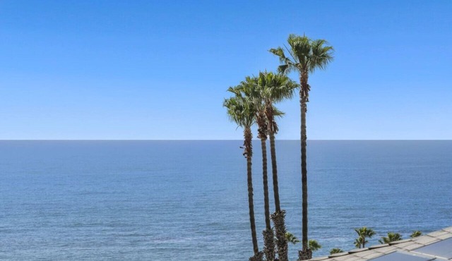 Panoramic ocean views quiet 3 bedroom