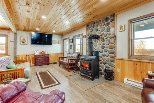 Panoramic Upstate Views: Tranquil Home on 70 Acres