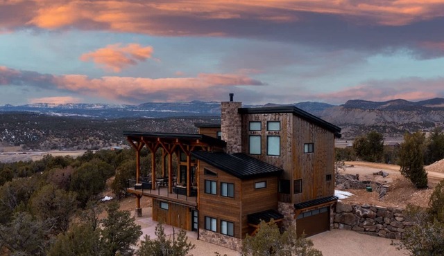 Panoramic Views & Hot Tub near Zion/Bryce