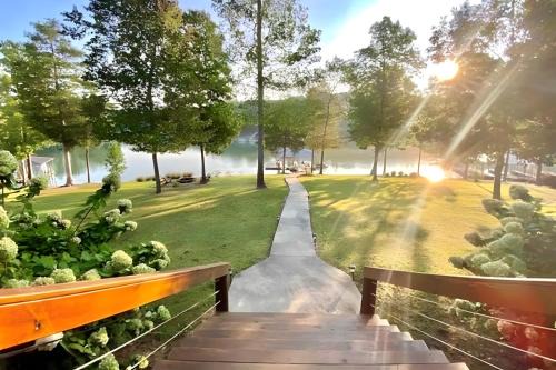 Paradise Point - 4BR Lakefront Haven Dock, Kayaks, & Cozy Firepit