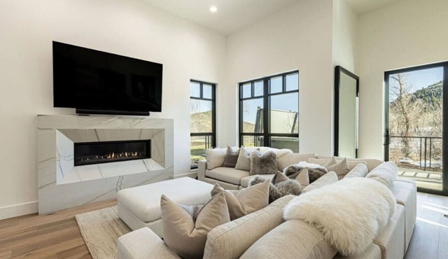 Park City White Pine Hot Tub, Ski Lifts, Free Shuttle