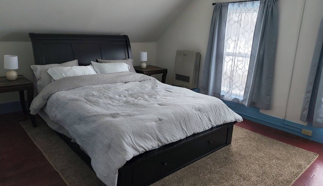 Peaceful 2-bedroom house in Putney - walking distance from Landmark College
